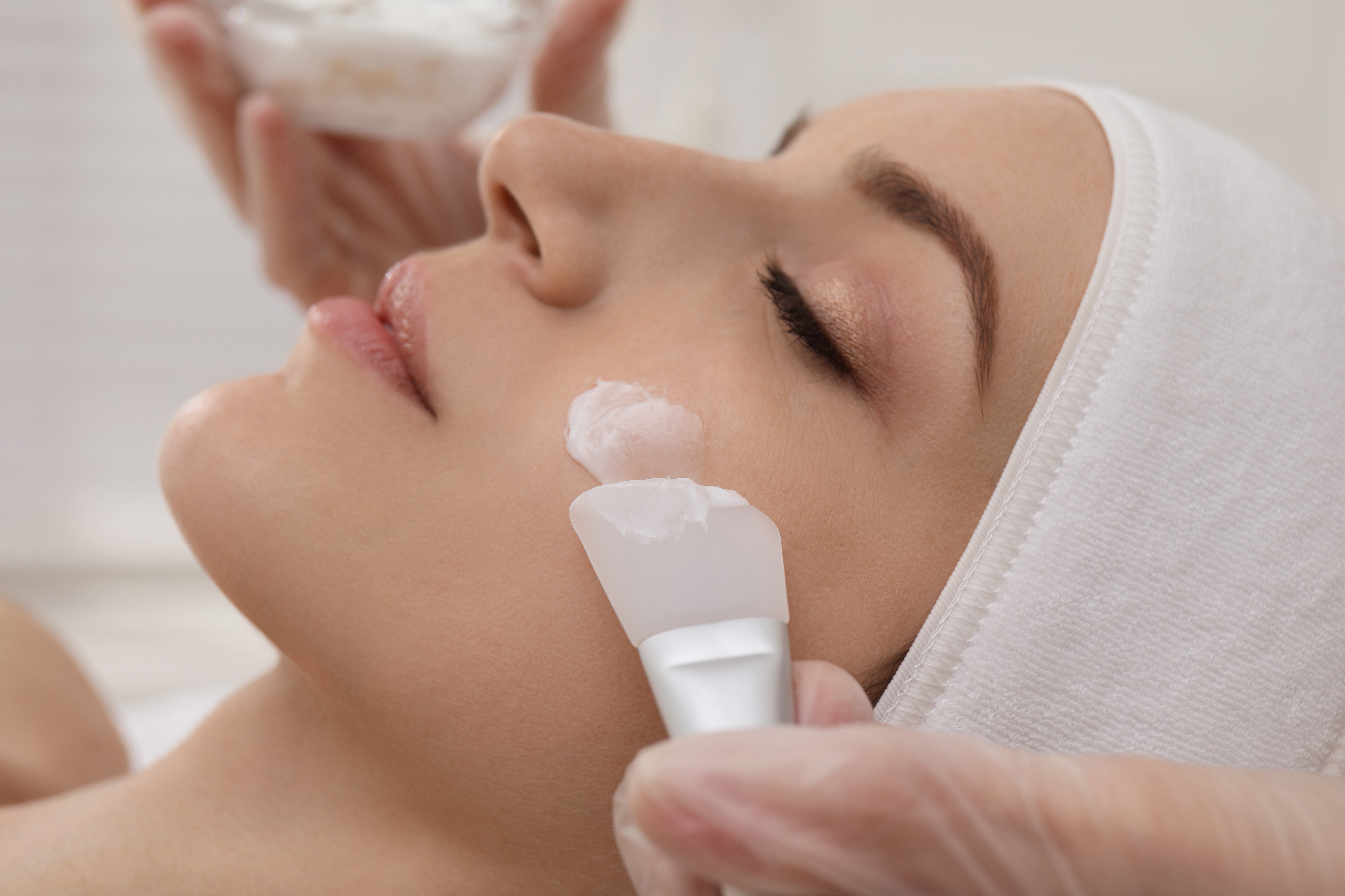 Professionelle Wirkstoff-Anwendung bei medizinischer Kosmetik